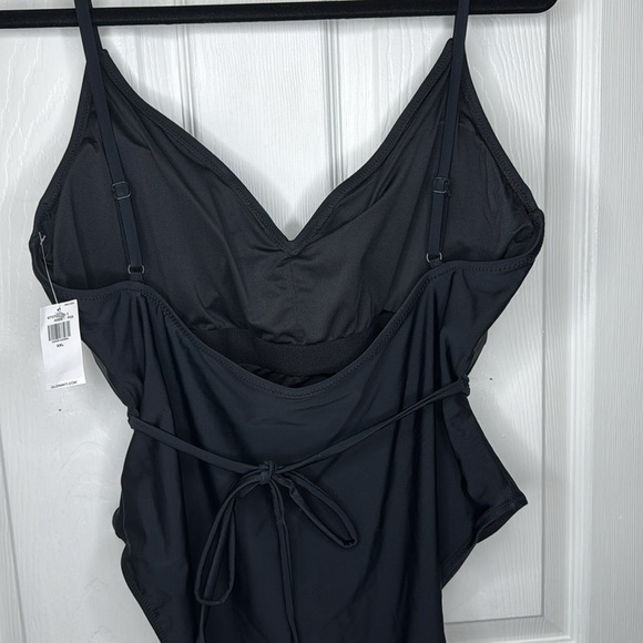 NWT Old Navy Swimsuit 🖤 - Picture 7 of 9